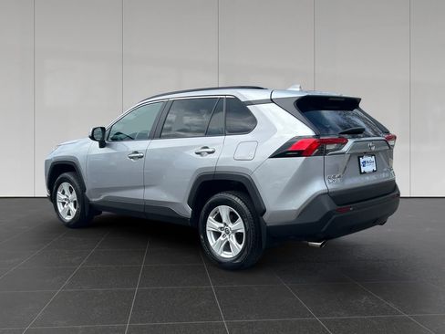 Used 2021 Toyota RAV4 XLE w/ Convenience Package image 3