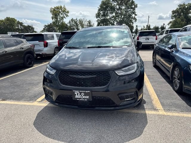 Used 2025 Chrysler Pacifica Limited FWD image 4