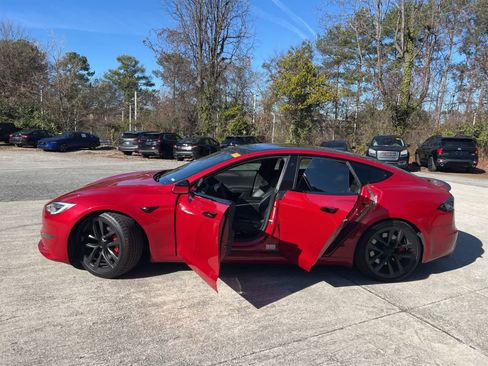 Used 2021 Tesla Model S Plaid image 18