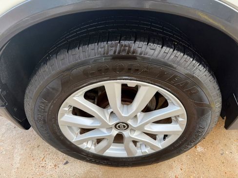 Used 2019 Nissan Rogue SV image 46