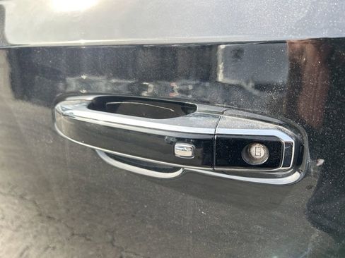 Used 2022 Chevrolet Tahoe High Country image 13