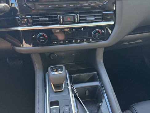 New 2025 Nissan Pathfinder SL w/ Black Appearance Package image 38