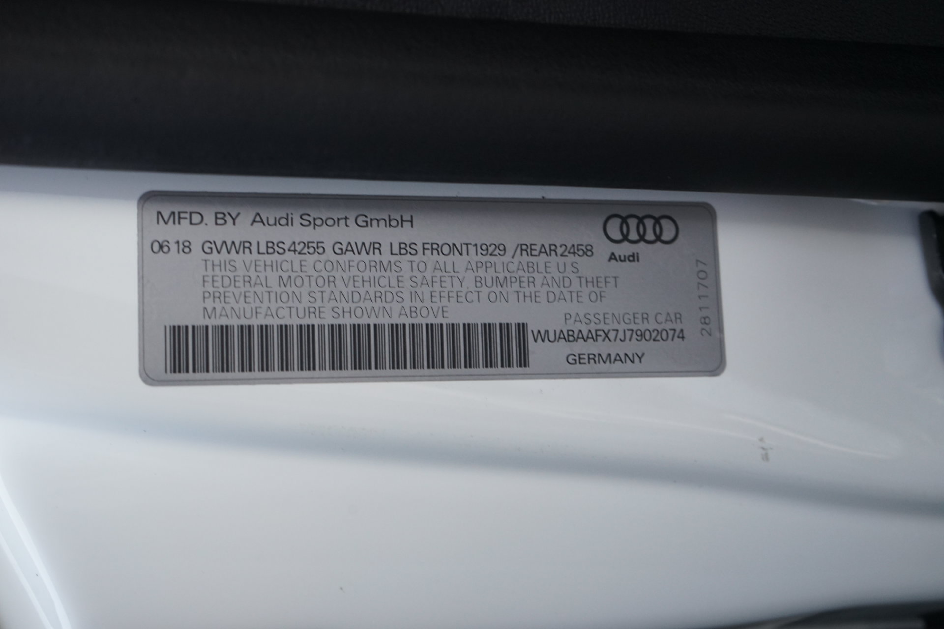 Used 2018 Audi R8 V10 w/ Premium Package RWD image 26