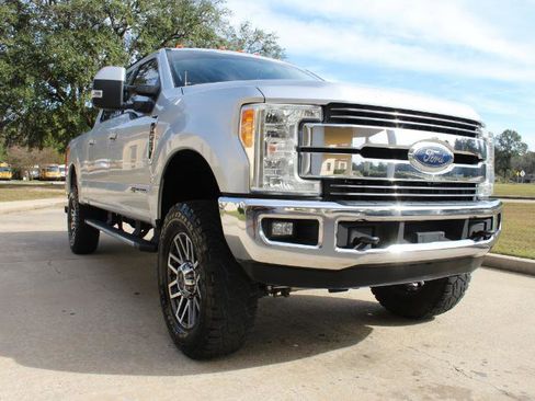 Used 2017 Ford F250 Lariat w/ Lariat Value Package image 5
