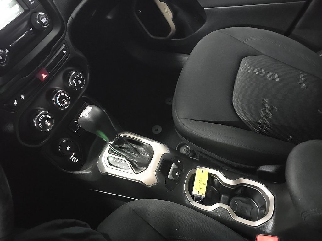Used 2016 Jeep Renegade Latitude w/ Cold Weather Group AWD/4WD image 26