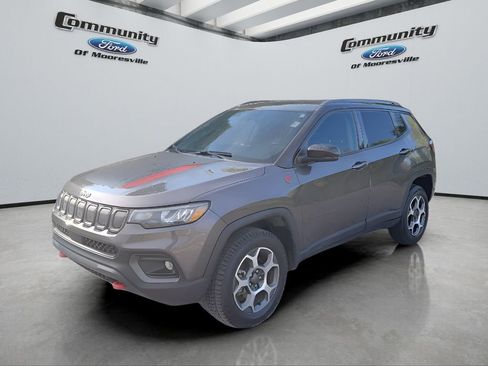 Used 2022 Jeep Compass Trailhawk image 1