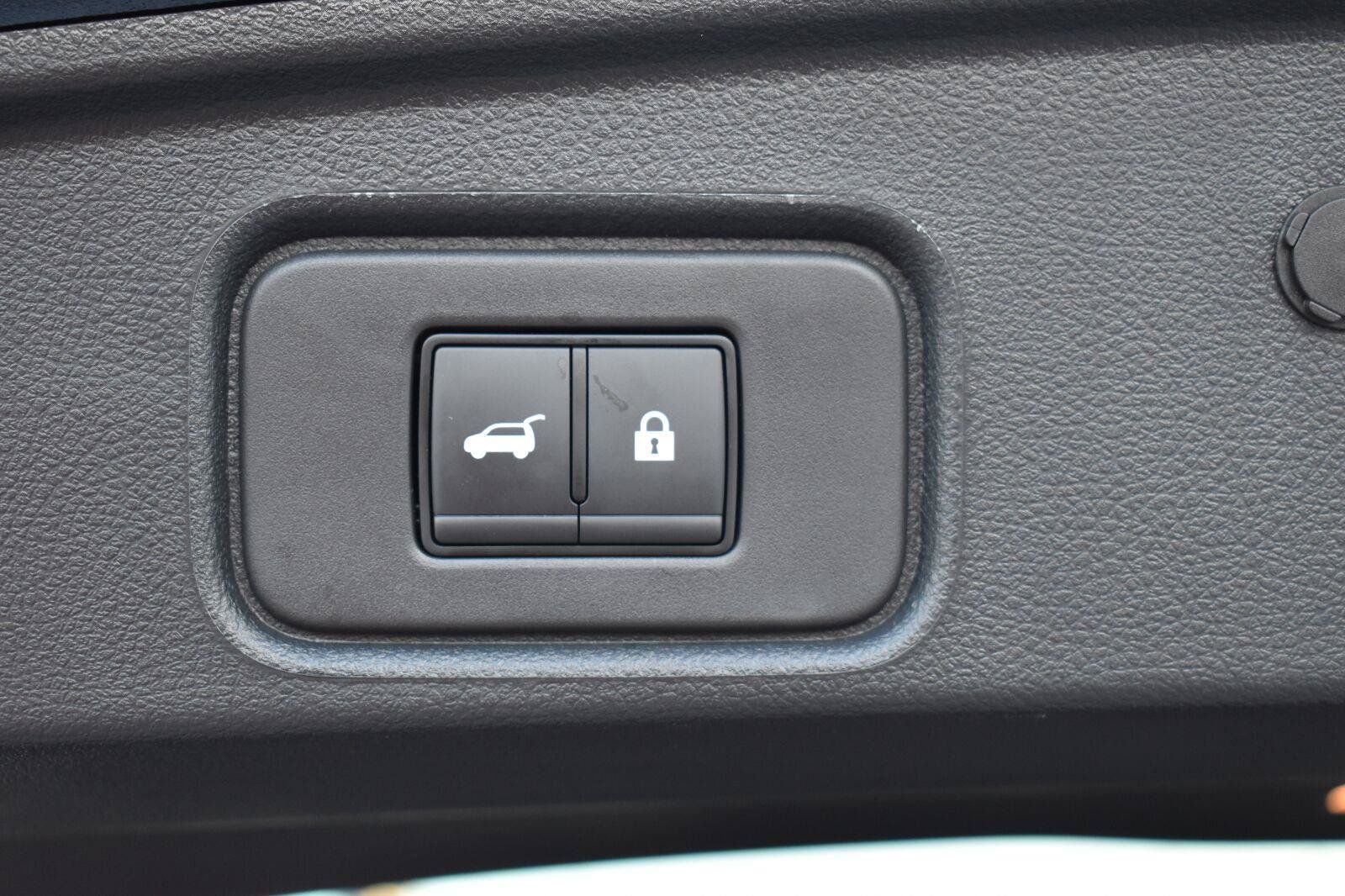 Used 2025 Nissan Pathfinder Platinum w/ Black Appearance Package FWD image 60