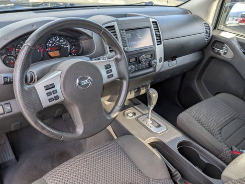Used 2020 Nissan Frontier SV image 9