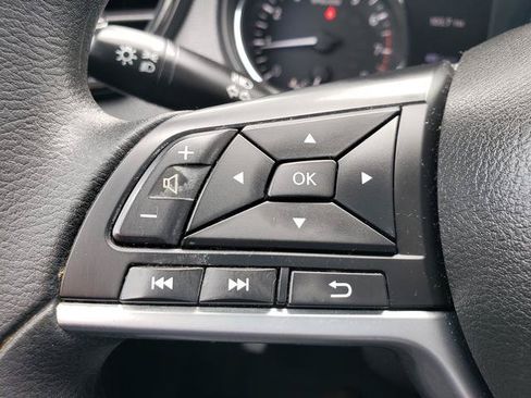 Used 2018 Nissan Rogue S AWD/4WD image 25