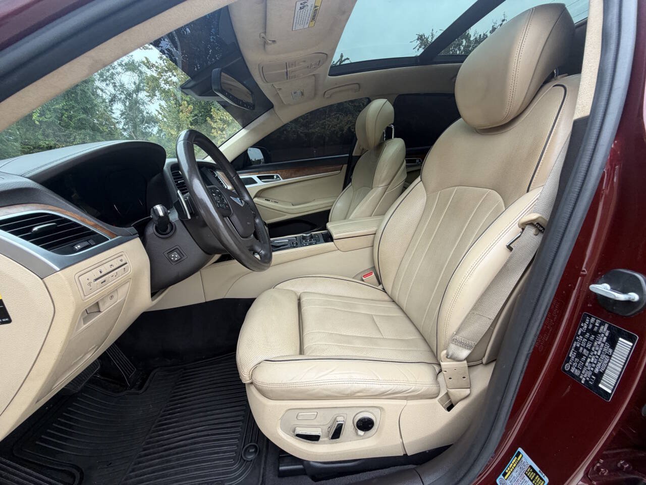 Used 2016 Hyundai Genesis 3.8 image 4