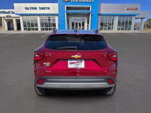 Used 2024 Chevrolet Trax LT w/ Driver Confidence Package image 9