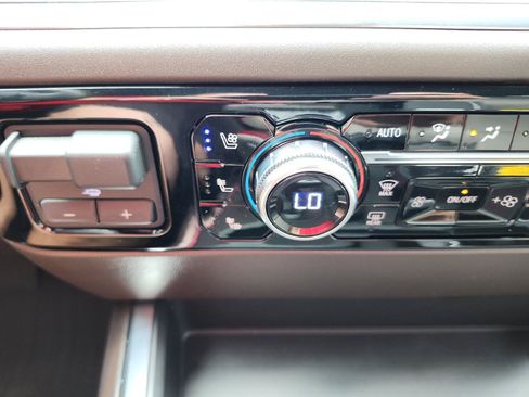 Certified 2025 GMC Sierra 1500 SLT w/ SLT Premium Package AWD/4WD image 21