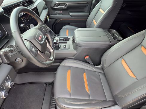 Used 2024 GMC Sierra 1500 AT4 w/ Technology Package AWD/4WD image 11