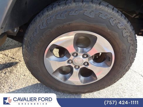 Used 2016 Jeep Wrangler Sahara w/ Connectivity Group AWD/4WD image 12