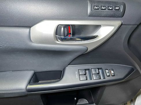 Used 2011 Lexus CT 200h Premium image 19