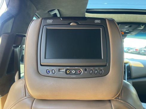 Used 2019 Cadillac Escalade ESV Platinum image 22