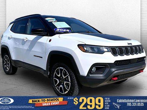 Used 2025 Jeep Compass Trailhawk AWD/4WD image 1