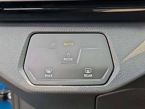 Used 2025 Volkswagen ID.4 Pro RWD image 24
