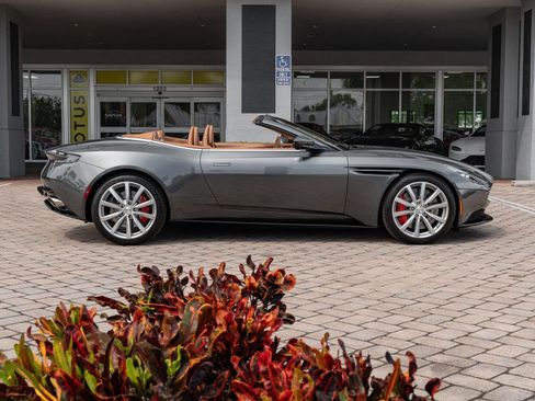 Used 2019 Aston Martin DB11 Volante image 25