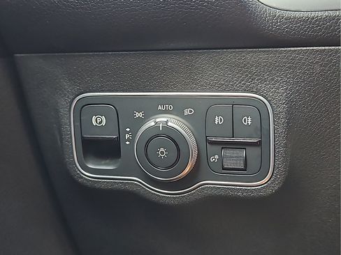 Used 2023 Mercedes-Benz GLB 250 image 15
