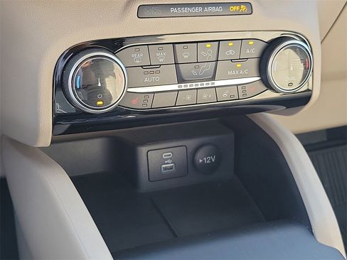 Certified 2022 Ford Escape Titanium image 31