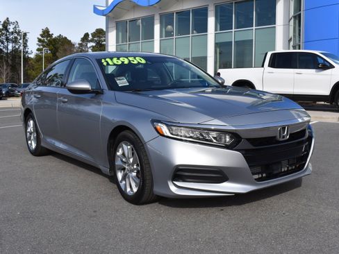 Used 2018 Honda Accord LX image 3