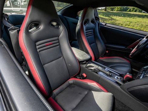 Used 2016 Nissan GT-R Black Edition AWD/4WD image 6