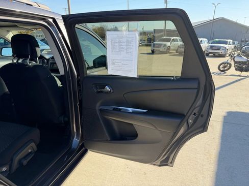 Used 2017 Dodge Journey SE w/ Flexible Seating Group image 39