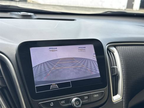Used 2022 Chevrolet Malibu LS FWD image 17
