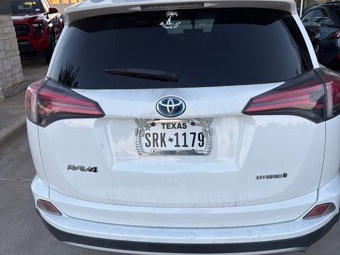 Used 2018 Toyota RAV4 LE Plus image 10