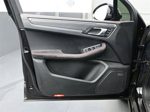 Used 2018 Porsche Macan GTS image 7