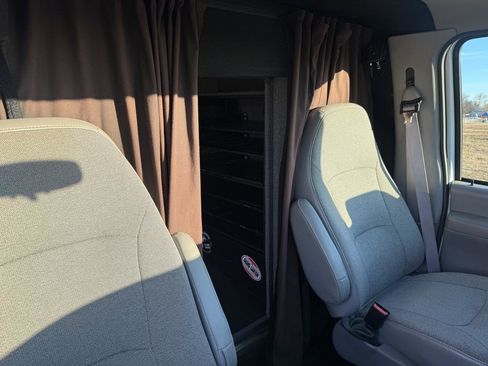 Used 2002 Ford E-350 and Econoline 350 Super Duty image 18