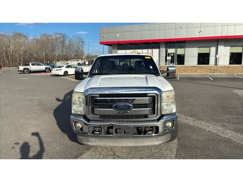 Used 2012 Ford F250 Lariat w/ Chrome Pkg image 2
