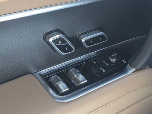 Used 2025 Land Rover Range Rover Long Wheelbase SE image 17