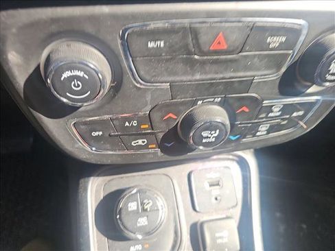 Used 2019 Jeep Compass Trailhawk w/ Cold Weather Group image 14