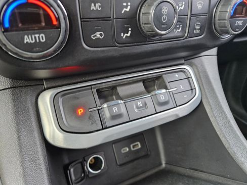 Used 2021 GMC Acadia SLE w/ Driver Convenience Package FWD image 20