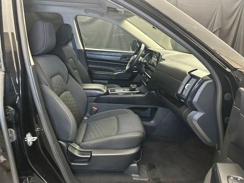 Used 2024 Nissan Pathfinder SV AWD/4WD image 15