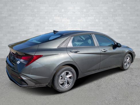 New 2026 Hyundai Elantra SE image 5