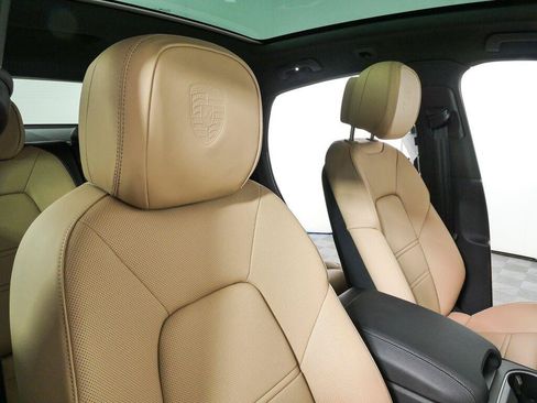 New 2026 Porsche Cayenne Coupe AWD/4WD image 25