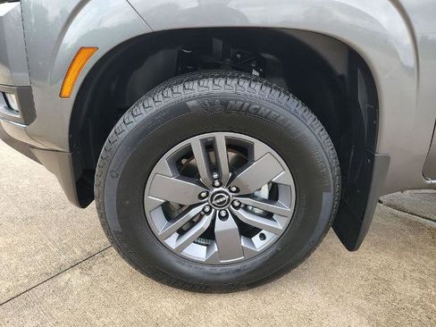 Certified 2025 Nissan Frontier SV w/ SV Convenience Package RWD image 29