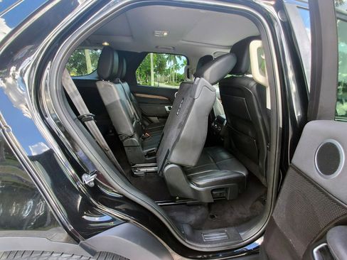 Used 2017 Land Rover Discovery HSE image 32