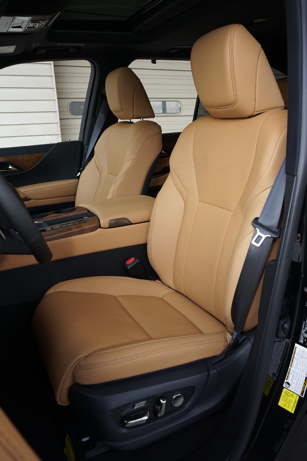 Used 2026 Lexus LX 700h Luxury AWD/4WD image 3