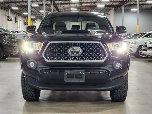 Used 2018 Toyota Tacoma TRD Sport w/ Technology Package image 2