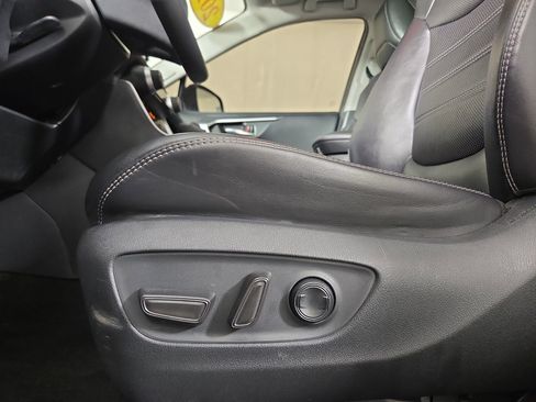 Used 2019 Toyota RAV4 Limited image 33