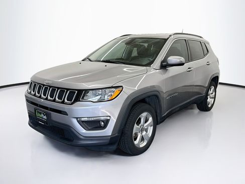 Used 2018 Jeep Compass Latitude w/ Popular Equipment Group AWD/4WD image 3