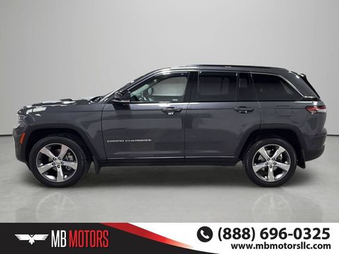 Used 2022 Jeep Grand Cherokee Limited AWD/4WD image 12