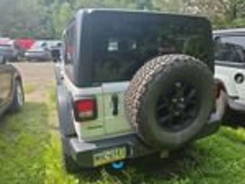 Used 2024 Jeep Wrangler Unlimited AWD/4WD image 11