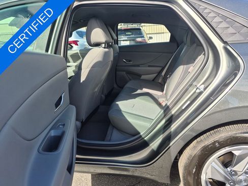 Used 2025 Hyundai Elantra SE image 21