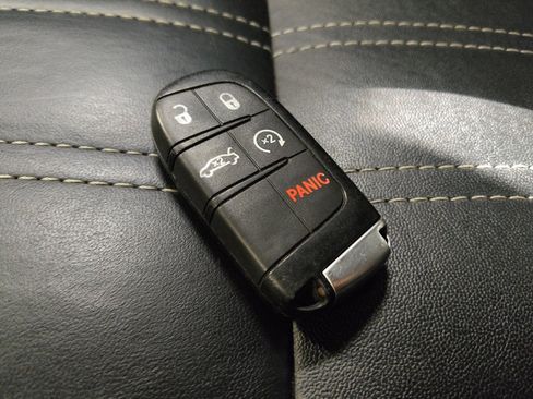 Used 2019 Chrysler 300 S image 32