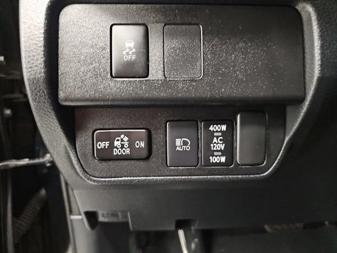 Used 2020 Toyota Tacoma TRD Off-Road w/ Technology Package AWD/4WD image 16